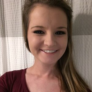 Meet your Posher, Courtney